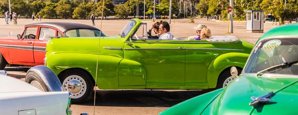 Havana, Küba'da tipik bir sokak görünümü.