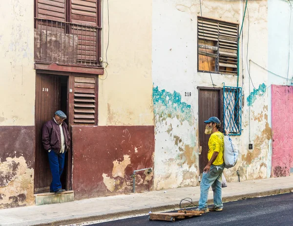 Una vista típica en La Habana en Cuba — Foto de Stock