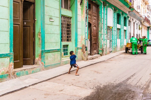 En typisk vy i Havanna i Kuba — Stockfoto