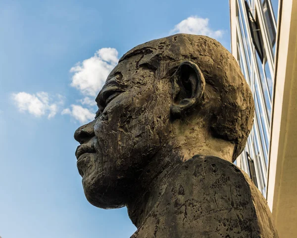 2018年9月 伦敦南岸的纳尔逊 曼德拉雕像观 — 图库照片