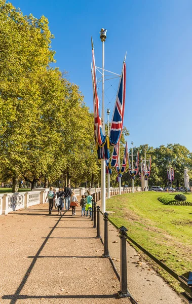 Typický pohled v Green park v Londýně — Stock fotografie