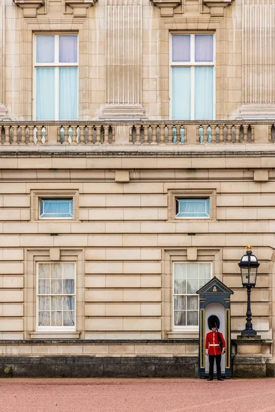 En typisk vy på Buckingham Palace — Stockfoto