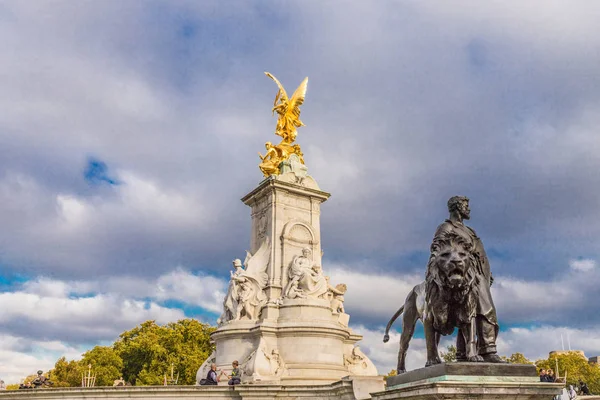 Una vista típica en el Palacio de Buckingham — Foto de Stock