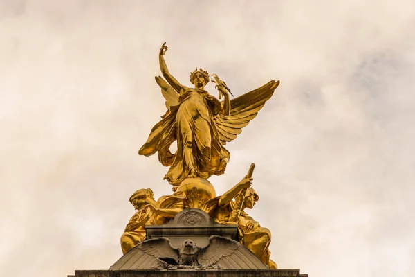 Londres Noviembre 2018 Una Vista Estatua Alas Doradas Monumento Queeen — Foto de Stock