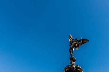 Piccadilly Circus çevresinde tipik bir görünüm