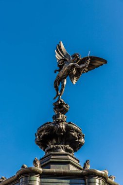London.November 2018. Piccadilly Circus Londra'nın üzerinde eros olarak bilinen Anteros staue görünümünü