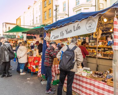 Portobello Road Market bir manzaraya