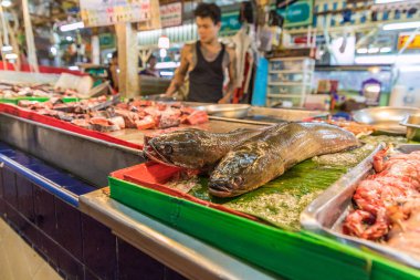 Banzaan yerel gıda pazarına Patong Tayland