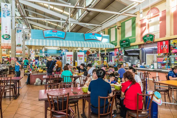 O mercado alimentar local Banzaan em Patong Tailândia — Fotografia de Stock