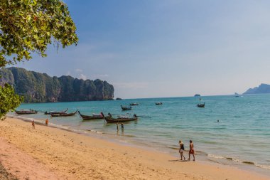 Ao Nang Tayland tipik plaj sahnesinde