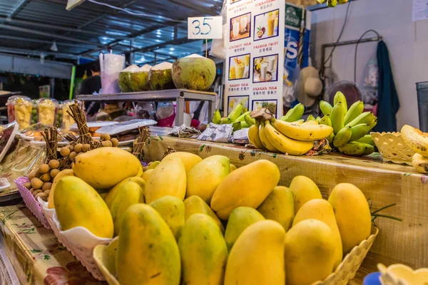 Typowa scena w Ao Nang w Tajlandii — Zdjęcie stockowe