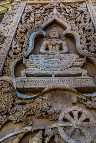 La estatua grande de buddha en Phucket Tailandia — Foto de Stock