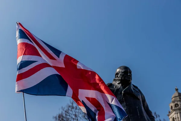 伦敦温斯顿丘吉尔雕像的景色 — 图库照片