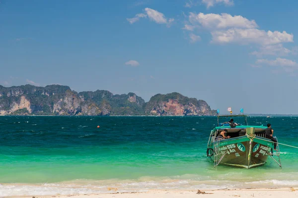 Une vue typique sur l'île en Thaïlande — Photo