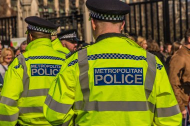 Londra polis memurları parlamentoda kare