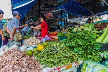 24 saat yerel meyve pazarı Phuket Town