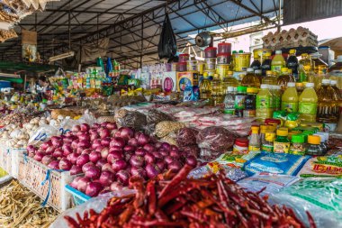 24 saat yerel meyve pazarı Phuket Town