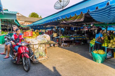 24 saat yerel meyve pazarı Phuket Town