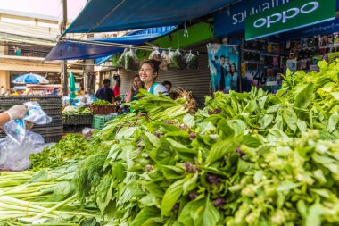 24 saat yerel meyve pazarı Phuket Town