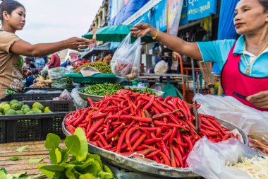 24 saat yerel meyve pazarı Phuket Town