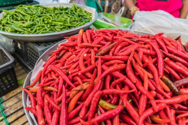 24 saat yerel meyve pazarı Phuket Town