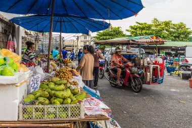 24 saat yerel meyve pazarı Phuket Town