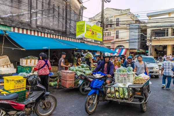 24 saat yerel meyve pazarı Phuket Town — Stok fotoğraf