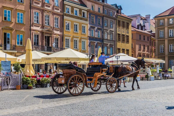 Varşova Polonya'da eski şehirde tipik bir görünüm — Stok fotoğraf