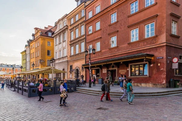 ワルシャワポーランドの旧市街の典型的な眺め — ストック写真