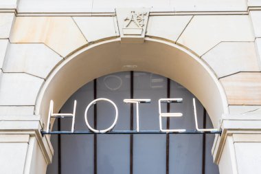 Genel bir otel tabelası