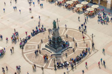 Krakow ortaçağ eski şehir üzerinde yükseltilmiş görünümü