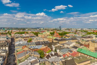 Krakow ortaçağ eski şehir üzerinde yükseltilmiş görünümü