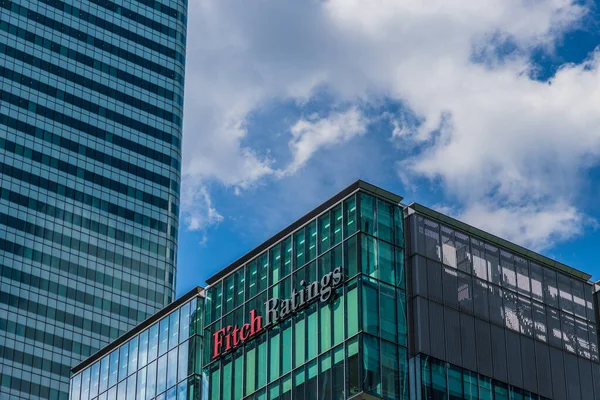 Une vue typique à Canary Wharf à Londres — Photo