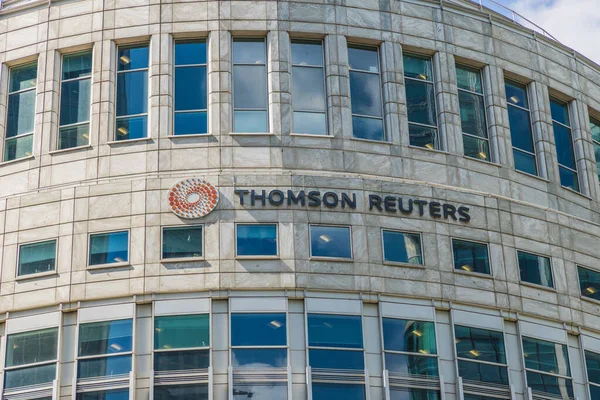 A typical view in canary wharf in London — Stock Photo, Image