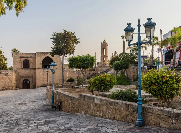 Uma vista típica em Agia Napa em Chipre — Fotografia de Stock