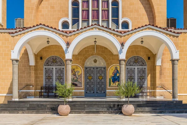 Egy tipikus templom kilátás Cipruson — Stock Fotó