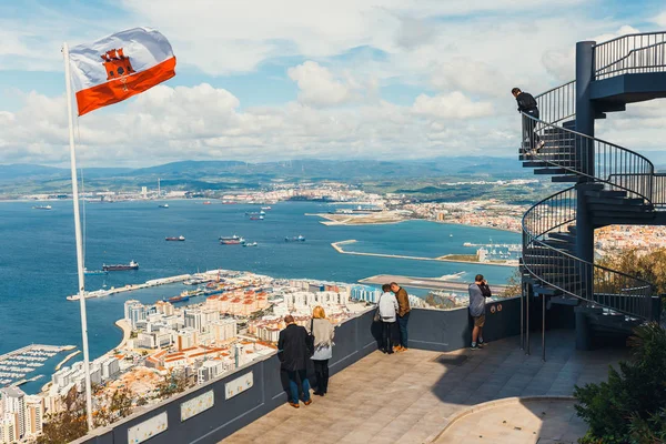 Gibraltar Španělsko Duben 2018 Turisté Navštívit Pohledu Horní Stanici Lanovky — Stock fotografie