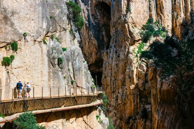 Caminito Del Rey, İspanya, 04 Nisan 2018: dünyanın en tehlikeli patika yürüyüş ziyaretçi Mayıs 2015 yılında tekrar açıldı. Ardales, İspanya.