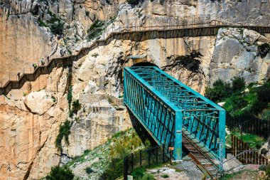 El Caminito del Rey tren demir köprü Malaga, İspanya ile. Turist yolun sonu