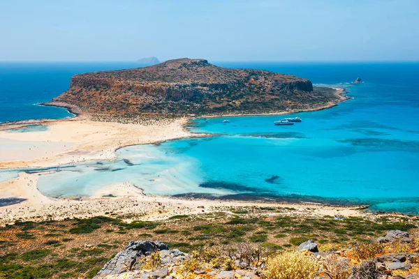 クレタ島 ギリシャで浴槽のラグーンと Gramvousa の島の素晴らしい景色 — ストック写真