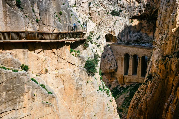 Caminito Del Rey - Endülüs, İspanya 'daki dik uçurumlar boyunca uzanan dağ yolu