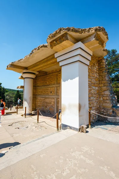 Knossos Kreta Juni 2017 Okända Människor Besöka Ruinerna Berömda Minoiska — Stockfoto