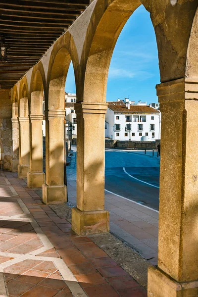 建築の細部 ロンダ スペインの歴史的な地区の典型的な通り — ストック写真