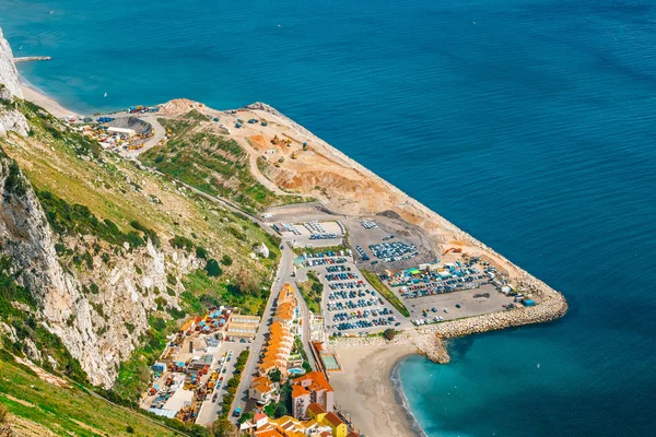 岩の上からのジブラルタルの沿岸の航空写真 — ストック写真
