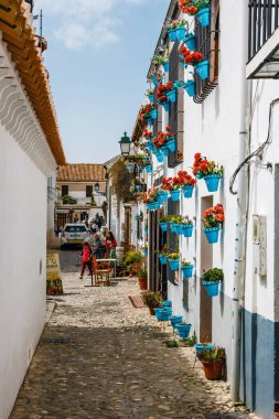 Granada, İspanya, 06 Nisan 2018: Granada, İspanya Albaicin İlçesi'nde beyaz evler