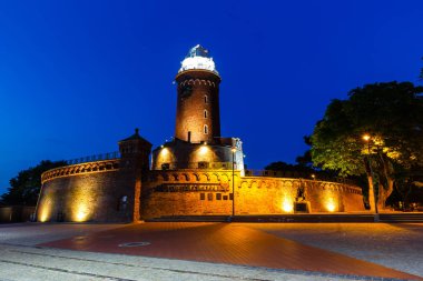 Kolobrzeg 'deki deniz fenerinin gece görüşü, Batı Pomerania, Polonya