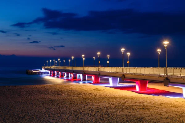 ポーランド コウォブジェクのコンクリート橋脚 長時間露光の夜間撮影 — ストック写真