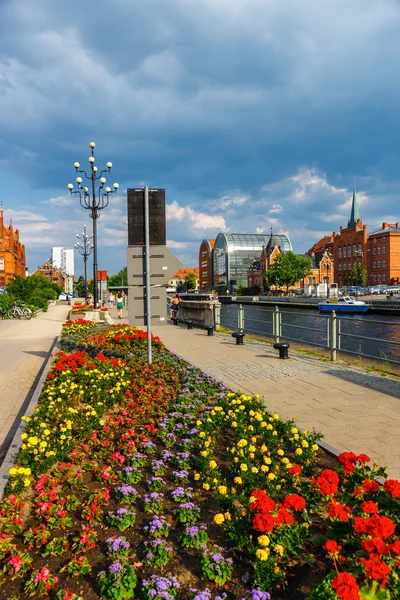 Bydgoszcz Polen Maj 2018 Vattnet Floden Brda Med Vacker Arkitektur — Stockfoto