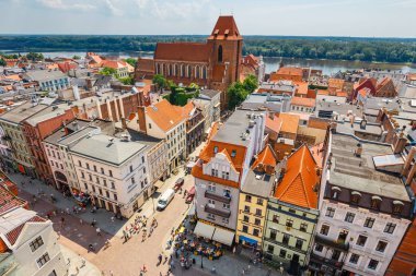 Torun, Polonya - 01 Haziran 2018: Havadan görünümü tarihi binalar ve çatılar Polonya Ortaçağ şehrin Torun, Polonya. Torun Nicolaus Copernicus doğduğu yerdir