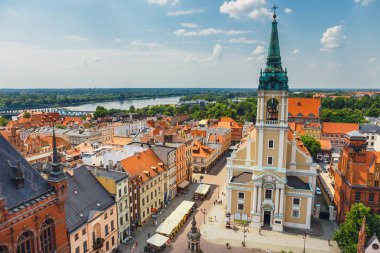 Torun, Polonya - 01 Haziran 2018: Havadan görünümü tarihi binalar ve çatılar Polonya Ortaçağ şehrin Torun, Polonya. Torun Nicolaus Copernicus doğduğu yerdir